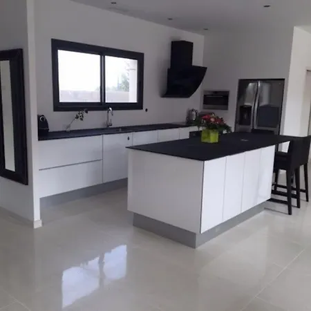 Contemporaine Avec Piscine *
