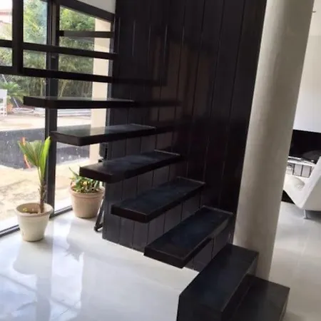 Contemporaine Avec Piscine