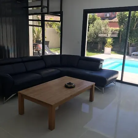 Contemporaine Avec Piscine Villa